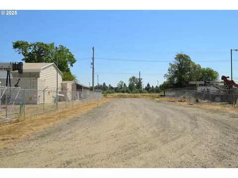 2002 Kintyre St, Eugene, OR 97402 photo 31