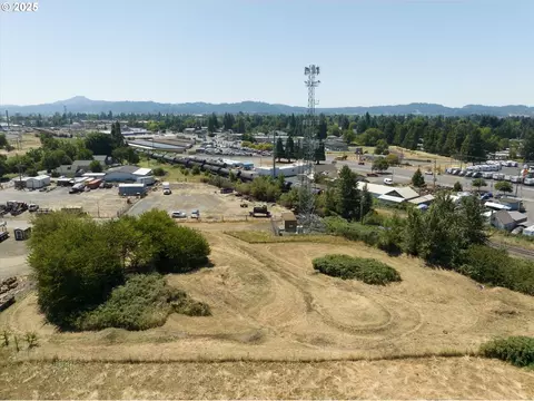 2002 Kintyre St, Eugene, OR 97402 photo 6