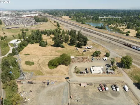 2002 Kintyre St, Eugene, OR 97402 photo 11
