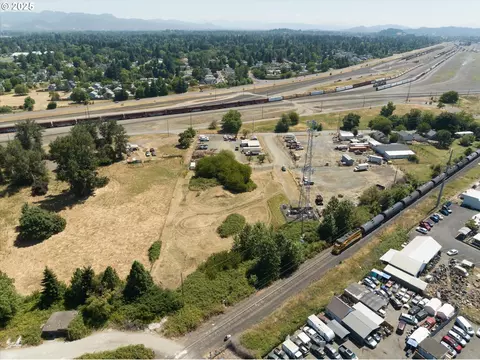2002 Kintyre St, Eugene, OR 97402 photo 14