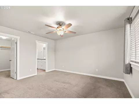 Bedroom - 1394 Tutuilla Rd, Pendleton, OR 97801 photo 5 of 5