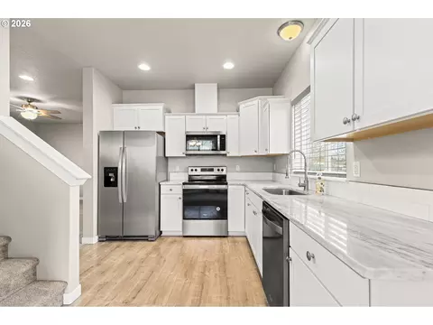 Kitchen - 1394 Tutuilla Rd, Pendleton, OR 97801 photo 2 of 4