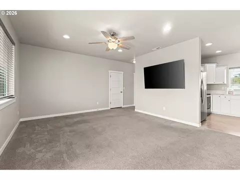 Living - 1394 Tutuilla Rd, Pendleton, OR 97801 photo 1 of 4