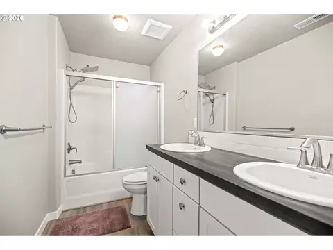 Bath - 1394 Tutuilla Rd, Pendleton, OR 97801 photo 3 of 3