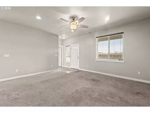 Living - 1394 Tutuilla Rd, Pendleton, OR 97801 photo 3 of 4