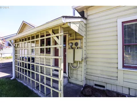 381 9th St, Springfield, OR 97477 photo 31