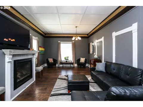 381 9th St, Springfield, OR 97477 photo 17