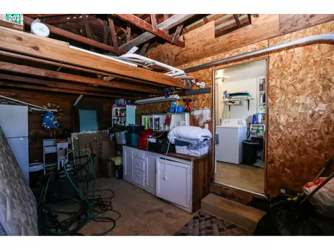 381 9th St, Springfield, OR 97477 photo 29