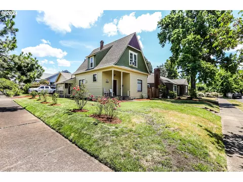381 9th St, Springfield, OR 97477 photo 2