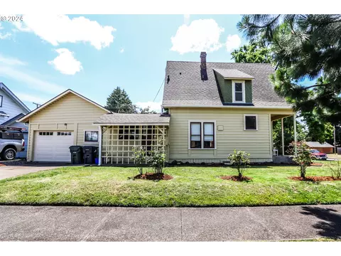 381 9th St, Springfield, OR 97477 photo 4