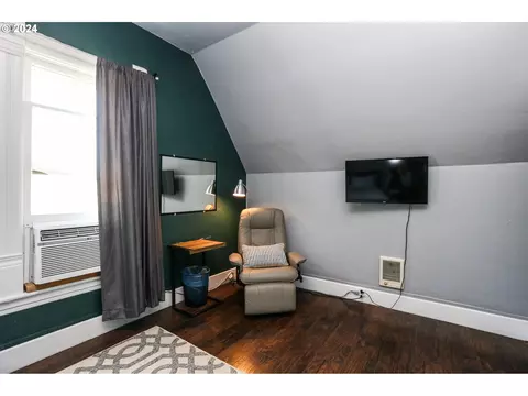 381 9th St, Springfield, OR 97477 photo 9