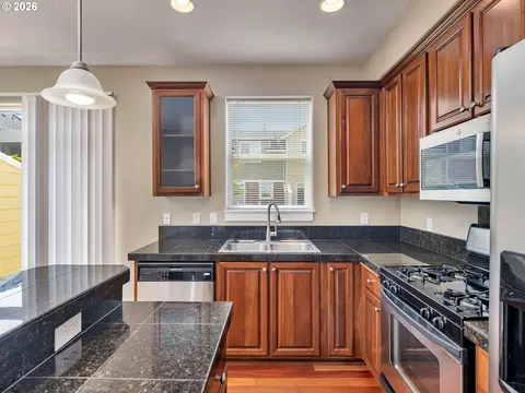 Kitchen - 830 NW Council Dr, Gresham, OR 97030 photo 2 of 3