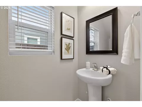 Bath - 2876 S Nectarine St, Cornelius, OR 97113 photo 1 of 5