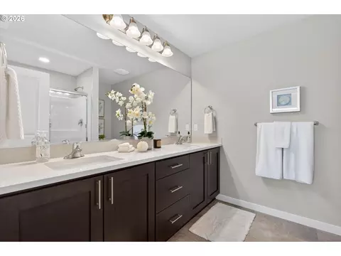 Bath - 2876 S Nectarine St, Cornelius, OR 97113 photo 2 of 5