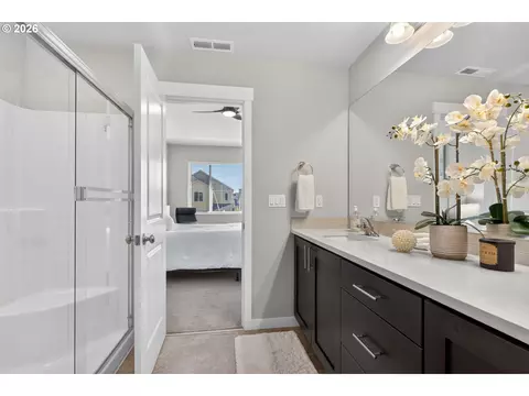 Bath - 2876 S Nectarine St, Cornelius, OR 97113 photo 4 of 5