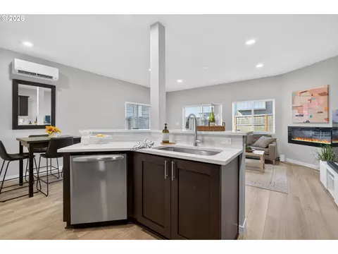 Kitchen - 2876 S Nectarine St, Cornelius, OR 97113 photo 4 of 7