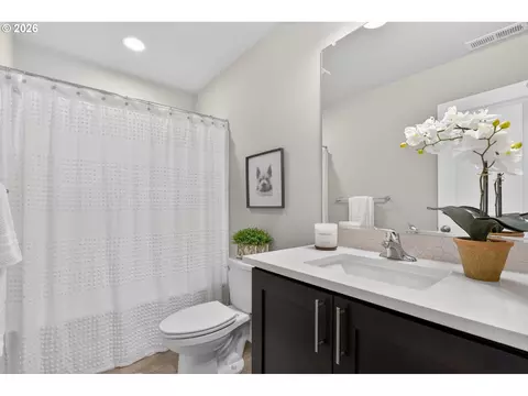 Bath - 2876 S Nectarine St, Cornelius, OR 97113 photo 5 of 5