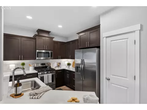 Kitchen - 2876 S Nectarine St, Cornelius, OR 97113 photo 6 of 7
