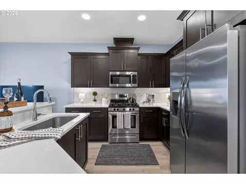 Kitchen - 2876 S Nectarine St, Cornelius, OR 97113 photo 2 of 7