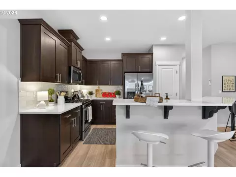 Kitchen - 2876 S Nectarine St, Cornelius, OR 97113 photo 5 of 7