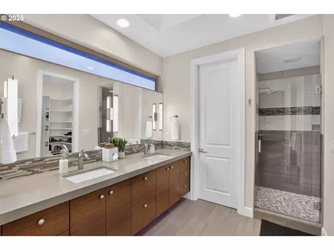 Bath - 8073 S Sconce Rd, Canby, OR 97013 photo 1 of 3
