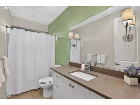 Bath - 8073 S Sconce Rd, Canby, OR 97013 photo 2 of 3