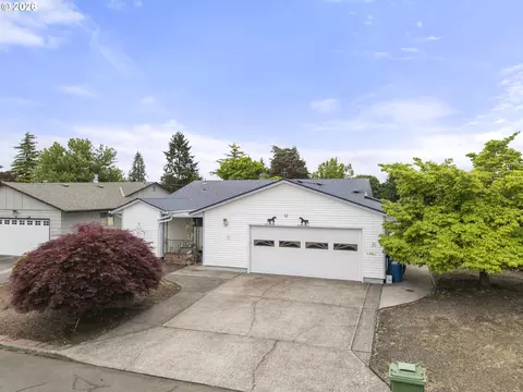 810 S Columbia Dr, Woodburn, OR 97071