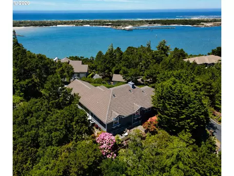 51 Shoreline Dr, Florence, OR 97439