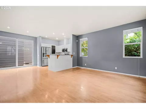 Living - 5268 Wales Dr, Eugene, OR 97402 photo 3 of 5