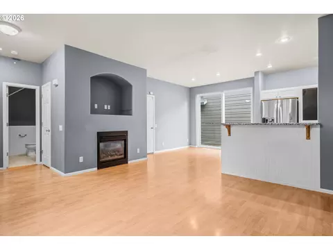 Living - 5268 Wales Dr, Eugene, OR 97402 photo 5 of 5