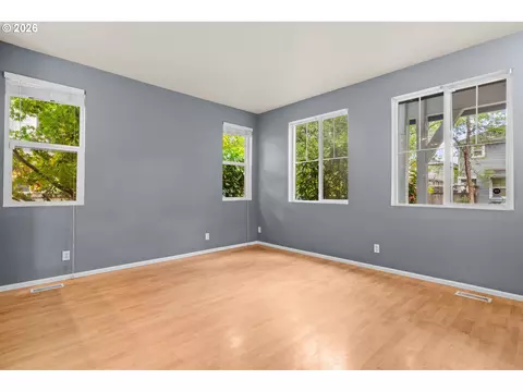 Living - 5268 Wales Dr, Eugene, OR 97402 photo 2 of 5