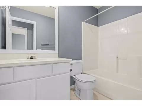 Bath - 5268 Wales Dr, Eugene, OR 97402 photo 2 of 2
