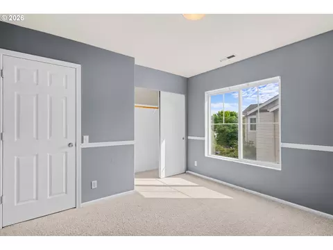 Bedroom - 5268 Wales Dr, Eugene, OR 97402 photo 9 of 10