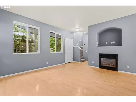 Living - 5268 Wales Dr, Eugene, OR 97402 photo 4 of 5