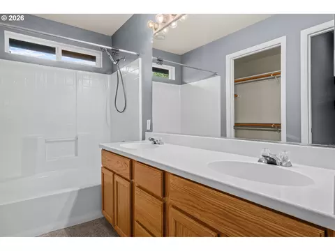 Bath - 5268 Wales Dr, Eugene, OR 97402 photo 1 of 2