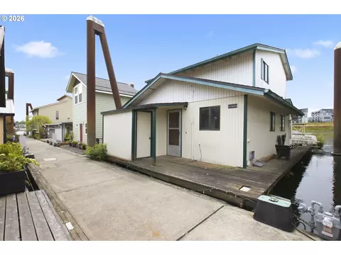 11694 N Island Cove Ln, Portland, OR 97217