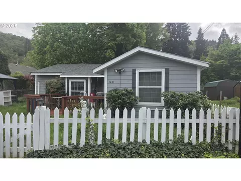 1431 W Brown Ave, Roseburg, OR 97471