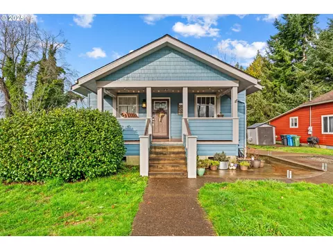 208 SE Alder St, Toledo, OR 97391