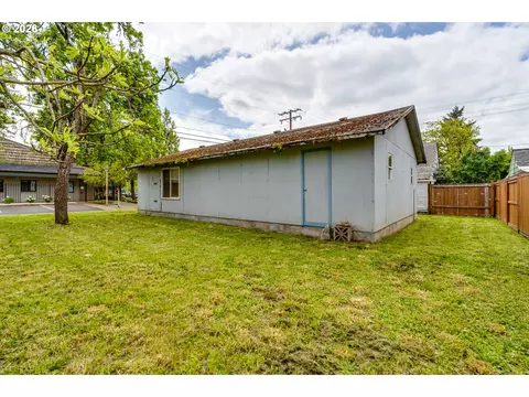 Exterior - 123 10th St, Springfield, OR 97477 photo 4 of 4