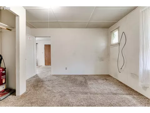 Living - 123 10th St, Springfield, OR 97477 photo 3 of 3