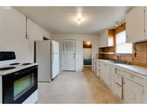 Kitchen - 123 10th St, Springfield, OR 97477 photo 1 of 4