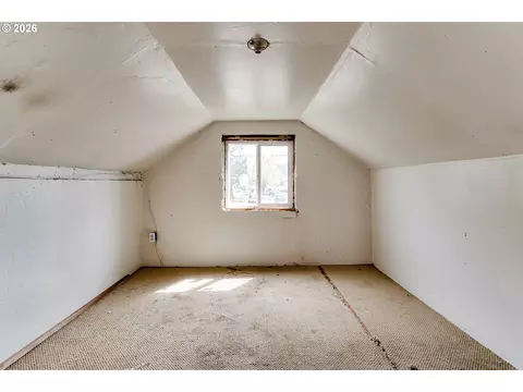Bedroom - 123 10th St, Springfield, OR 97477 photo 4 of 6