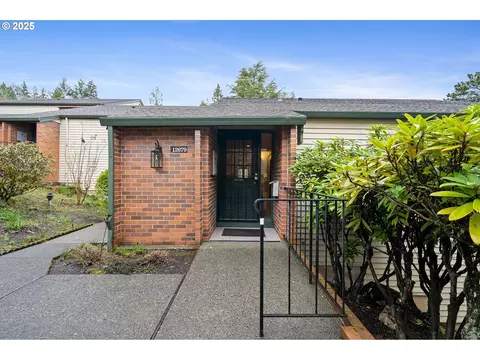 12679 SW Prince Edward Ct #A, Portland, OR 97224