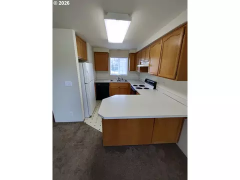 Kitchen - 257 Smith Loop, Springfield, OR 97478 photo 1 of 1