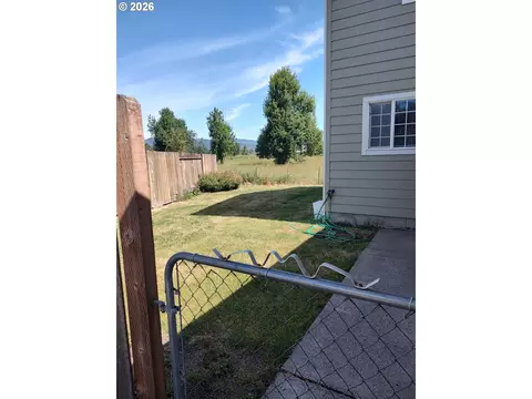 Exterior - 257 Smith Loop, Springfield, OR 97478 photo 2 of 3