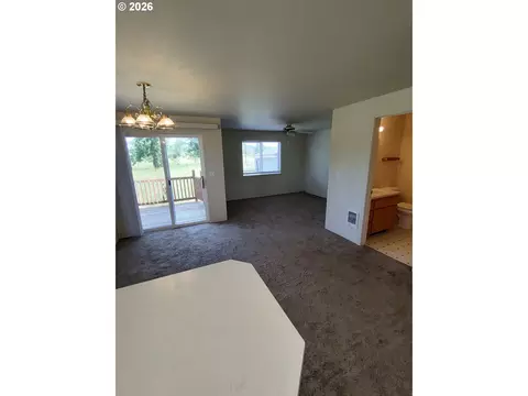Living - 257 Smith Loop, Springfield, OR 97478 photo 2 of 2