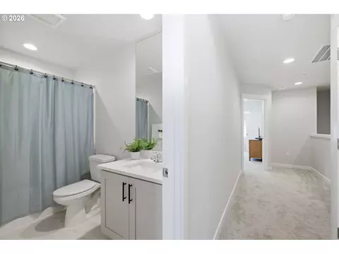 Entry Way - 2618 Waterlily Dr, Eugene, OR 97402 photo 5 of 5