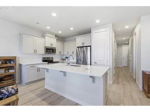 Kitchen - 2618 Waterlily Dr, Eugene, OR 97402 photo 5 of 5