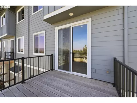 Exterior - 2618 Waterlily Dr, Eugene, OR 97402 photo 3 of 4
