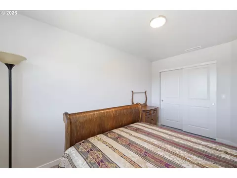 Bedroom - 2618 Waterlily Dr, Eugene, OR 97402 photo 4 of 6